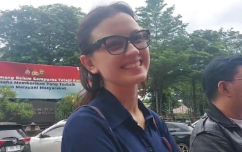 Kimberly Ryder Ajarkan Anak Berpuasa dengan Makan Sahur